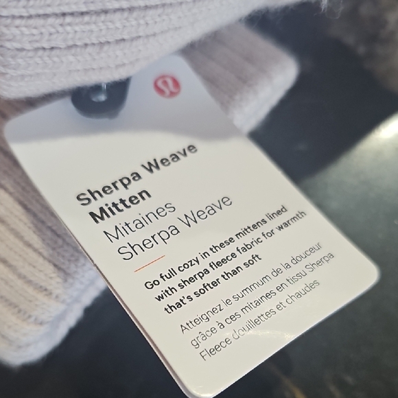Rare Lululemon Sherpa Weave Mittens - Picture 5 of 6